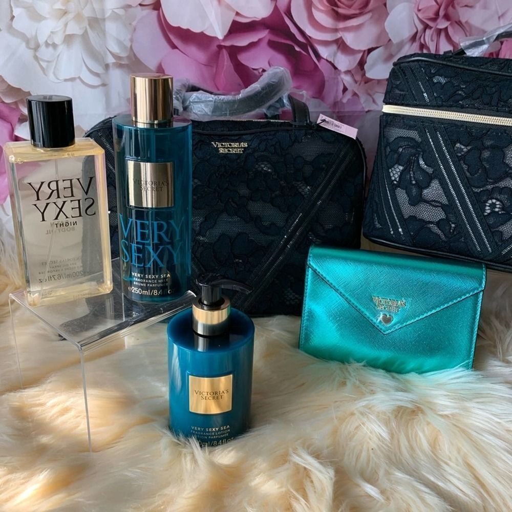 Victoria’s Secret Body Beauty Care + Beauty Bags - Picture 2 of 9